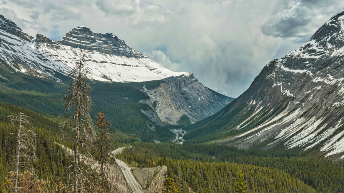Glacier National Park Travel Guide: Lakes, Mountains, and Visitor Tips Glacier National Park