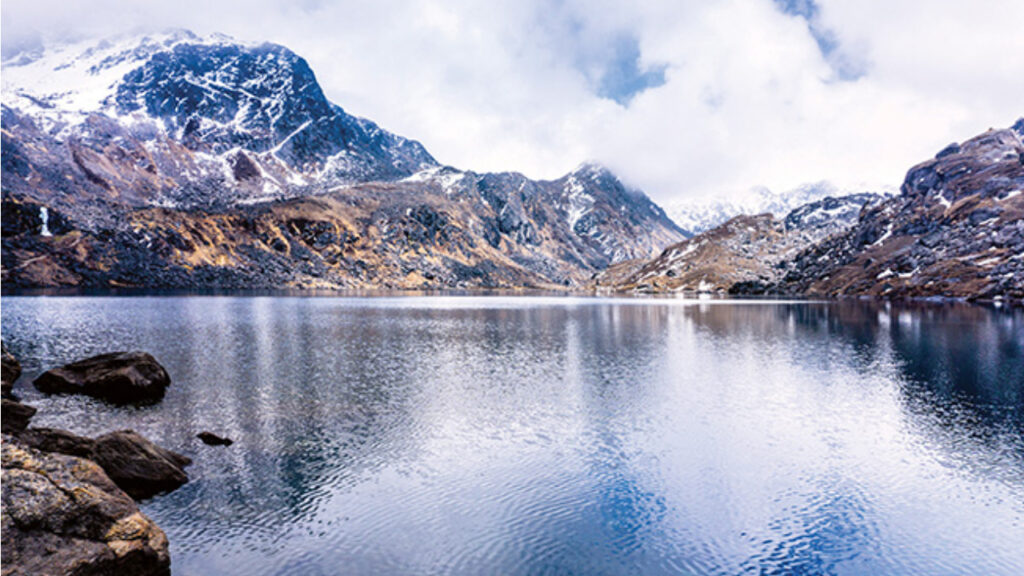 Alpine landscape near Gosaikunda